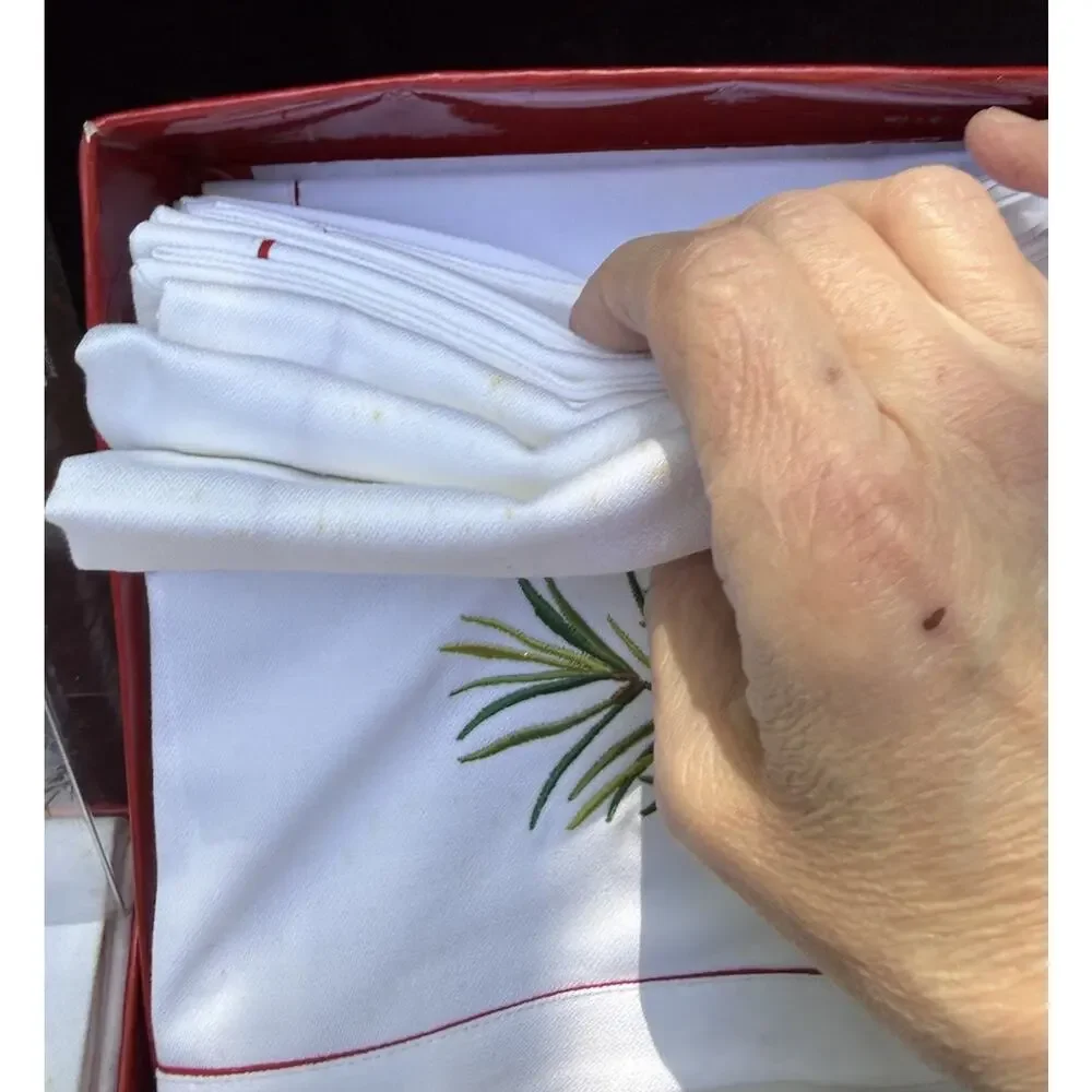 Crate & Barrel Christmas Holiday Yuletide Dinner Napkins Set Of 12 -46D